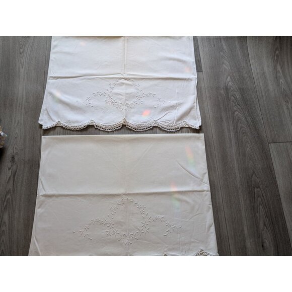 Vintage White Floral Embroidered Pillowcases  With Scalloped Crochet Edge - Picture 1 of 5